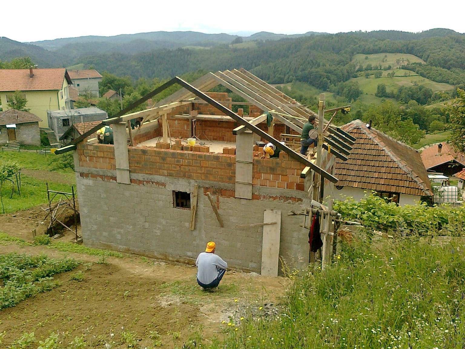 Izgradnja porodičnih kuća za socijalno ugrožene porodice NHU OSLONAC