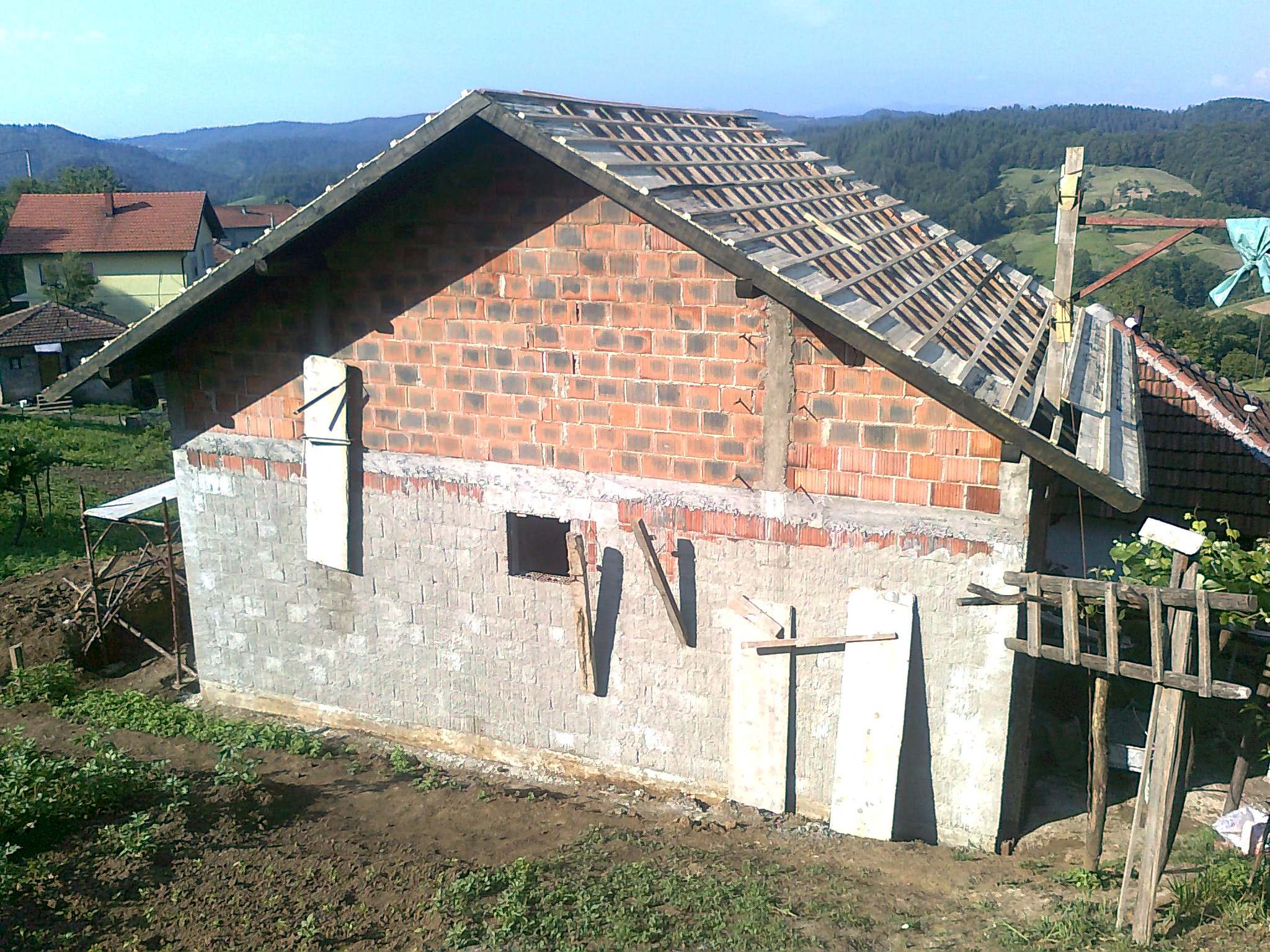 Izgradnja porodičnih kuća za socijalno ugrožene porodice NHU OSLONAC